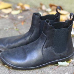 VIvobarefoot Women's Fulham  Chelsea Ankle Boot